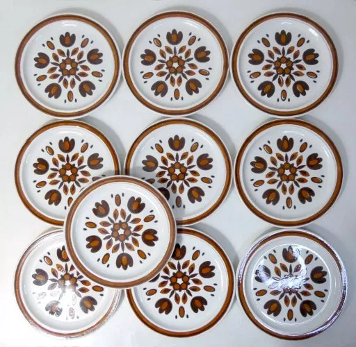 10 assiettes plates en faience vintage design 70