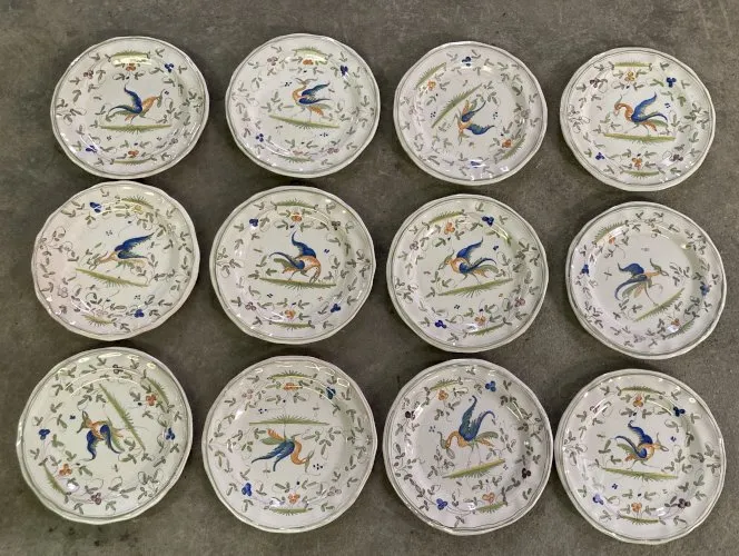 12 assiettes à dessert - faience de Martres Tolosane - à décor d'échassier