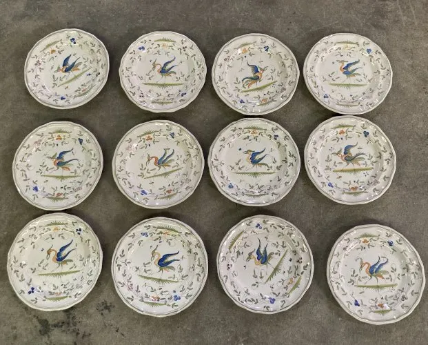 12 assiettes plates - Faience de Martre Tolosane - à décor d'échassier