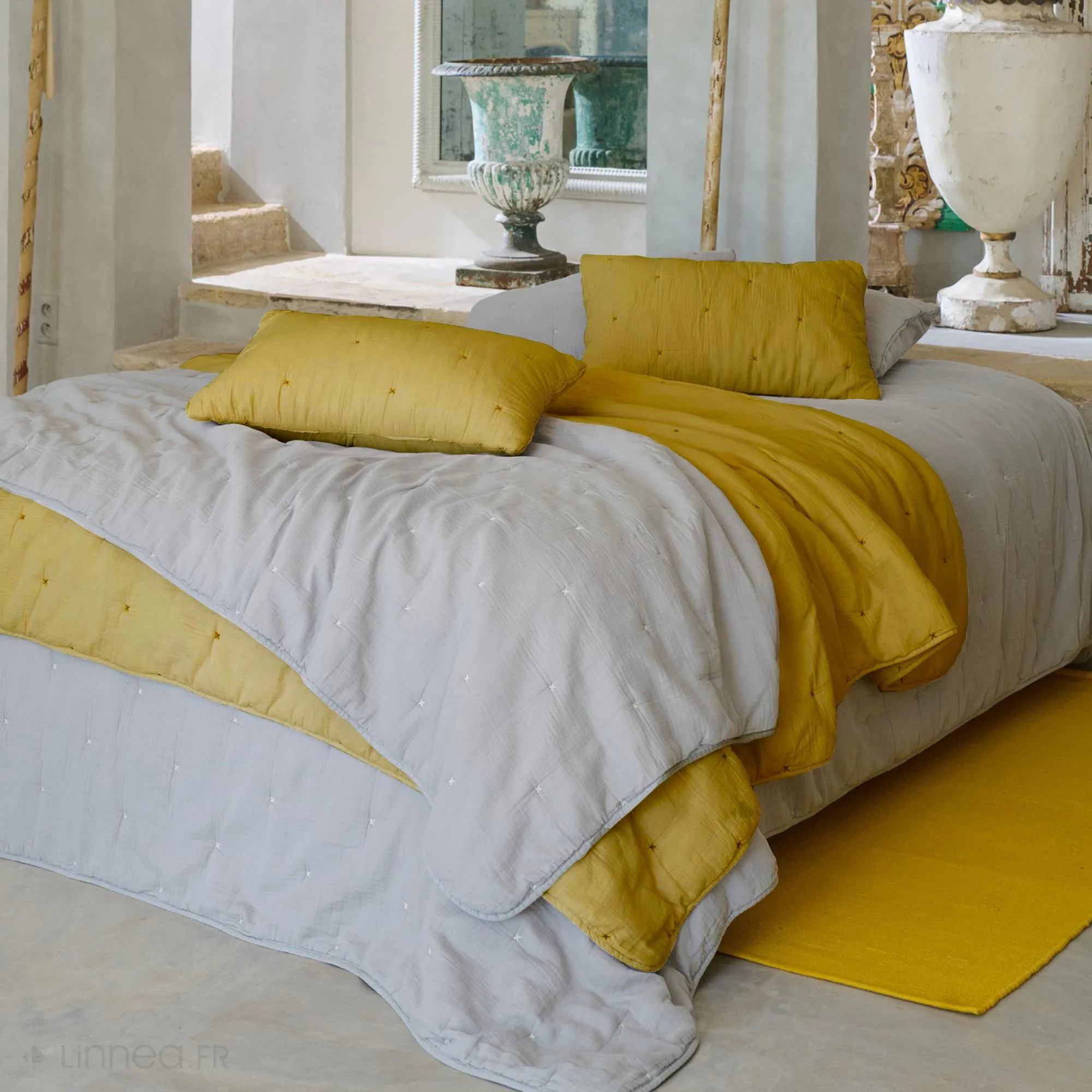 Chemin de lit capitonné en mousseline de coton 80x200 cm ANDROS jaune jasmin