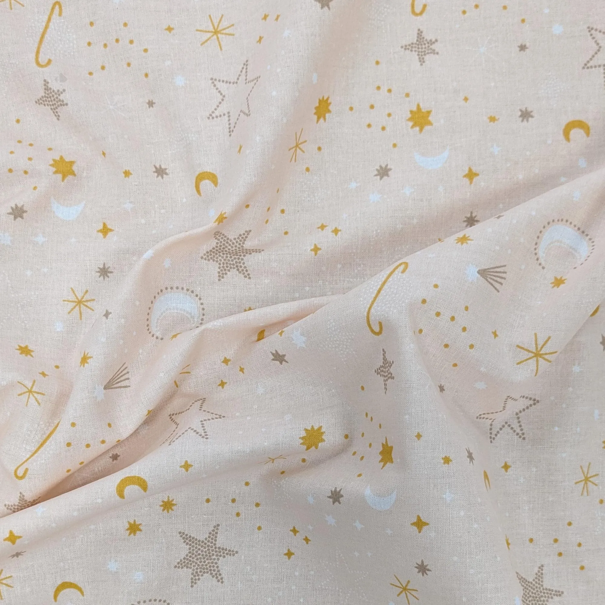 Tissu motif imprimé BERCEUSE percale pur coton beige nude