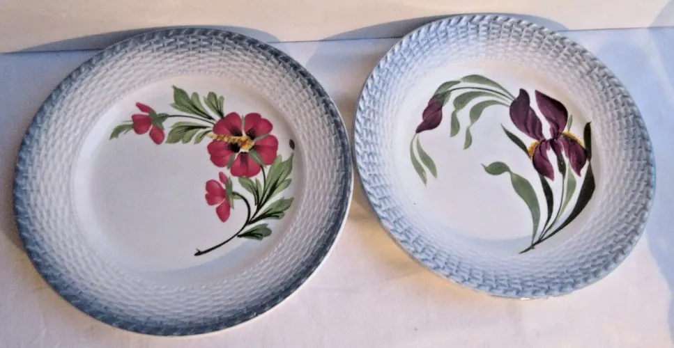 2 Assiettes à dessert signées Saint Amand: Iris et Lavatère