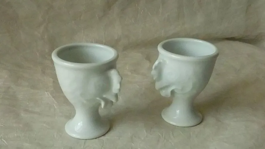 2 COQUETIERS EN PORCELAINE BLANCHE TETE DE POULE COQ*