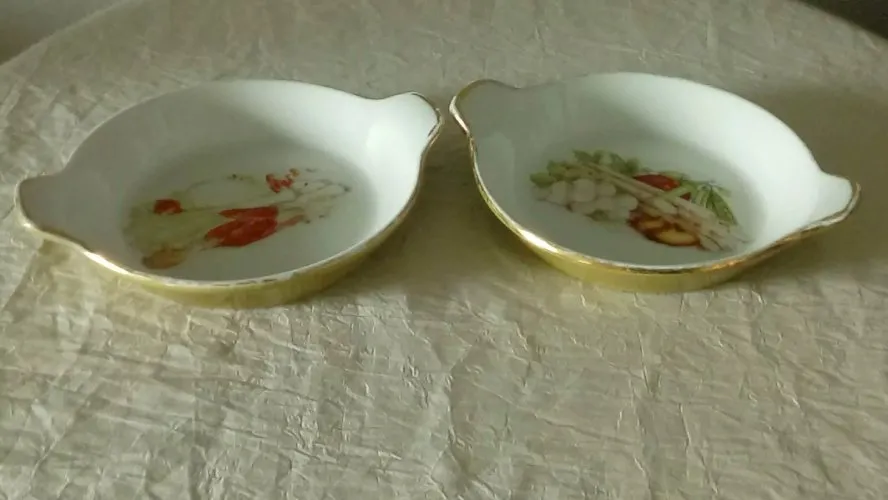 2 PLATS A OEUF EN PORCELAINE DECOR LEGUMES QUATRE SAISONS OPALOR*