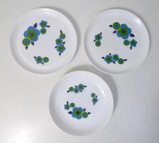 3 assiettes arcopal LOTUS