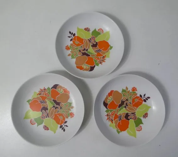 3 assiettes en mélamine tefal vintage