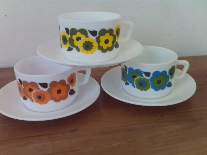 3 GRANDES TASSES  ARCOPAL LOTUS VINTAGE 5114