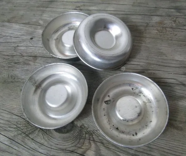 4 anciens moules à gateau métal chirurgical vintage