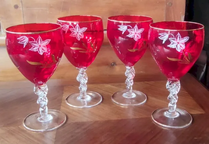 4 Anciens Verres à Pied Cristal rouge Décor floral Emaillé Old Crystal glasses