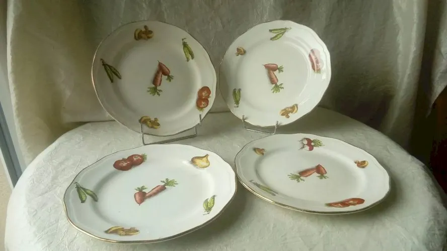 4 ASSIETTES A DESSERT EN FAIENCE DECOR LEGUMES 4 SAISONS **