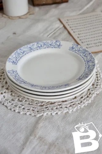 4 assiettes à dessert vintage porcelaine liseré bleu