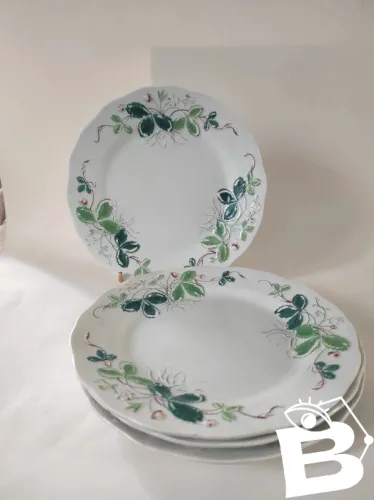 4 assiettes Creil Montereau, Georges Sand, modèle Fraise