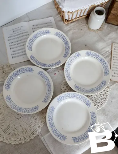 4 assiettes creuses vintage blanches liseré bleu