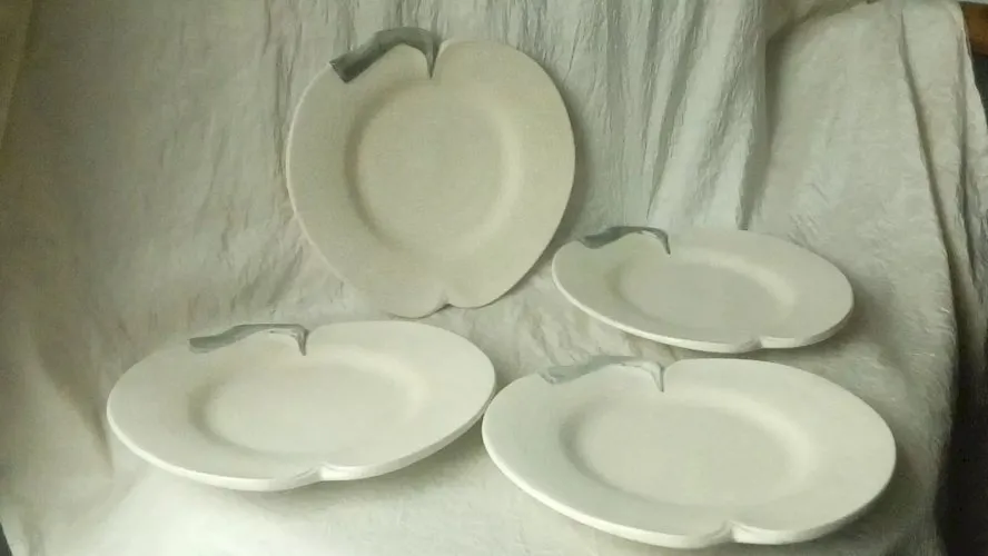 4 ASSIETTES EN FAIENCE CRAQUELEE CHAROLLES FORME POMME*