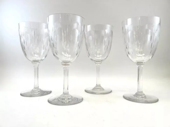 4 verres à vin cristal de Baccarat modèle Molière