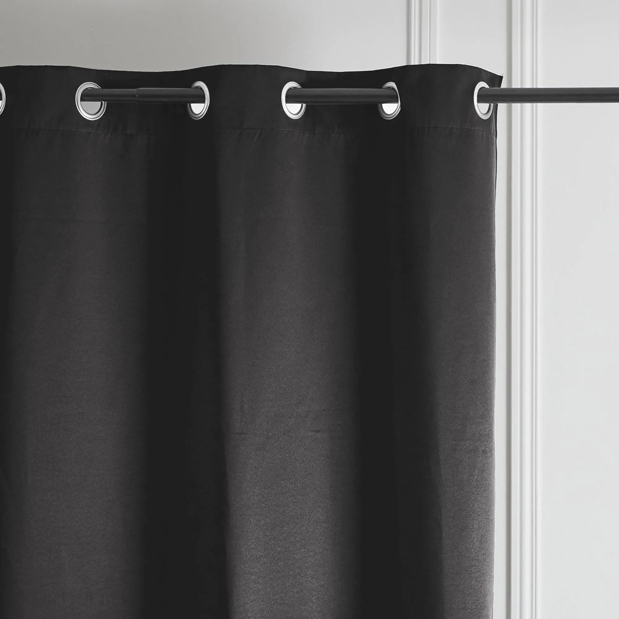Rideau thermique isolant polyester et aluminium SMOOTH 135x240 cm noir