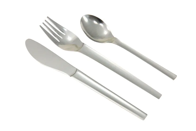 SET DE 3 COUVERTS ROISSY
INOX18/0 CUILLÈRE CAFÉ
FOURCHETTE ET COUTEAU