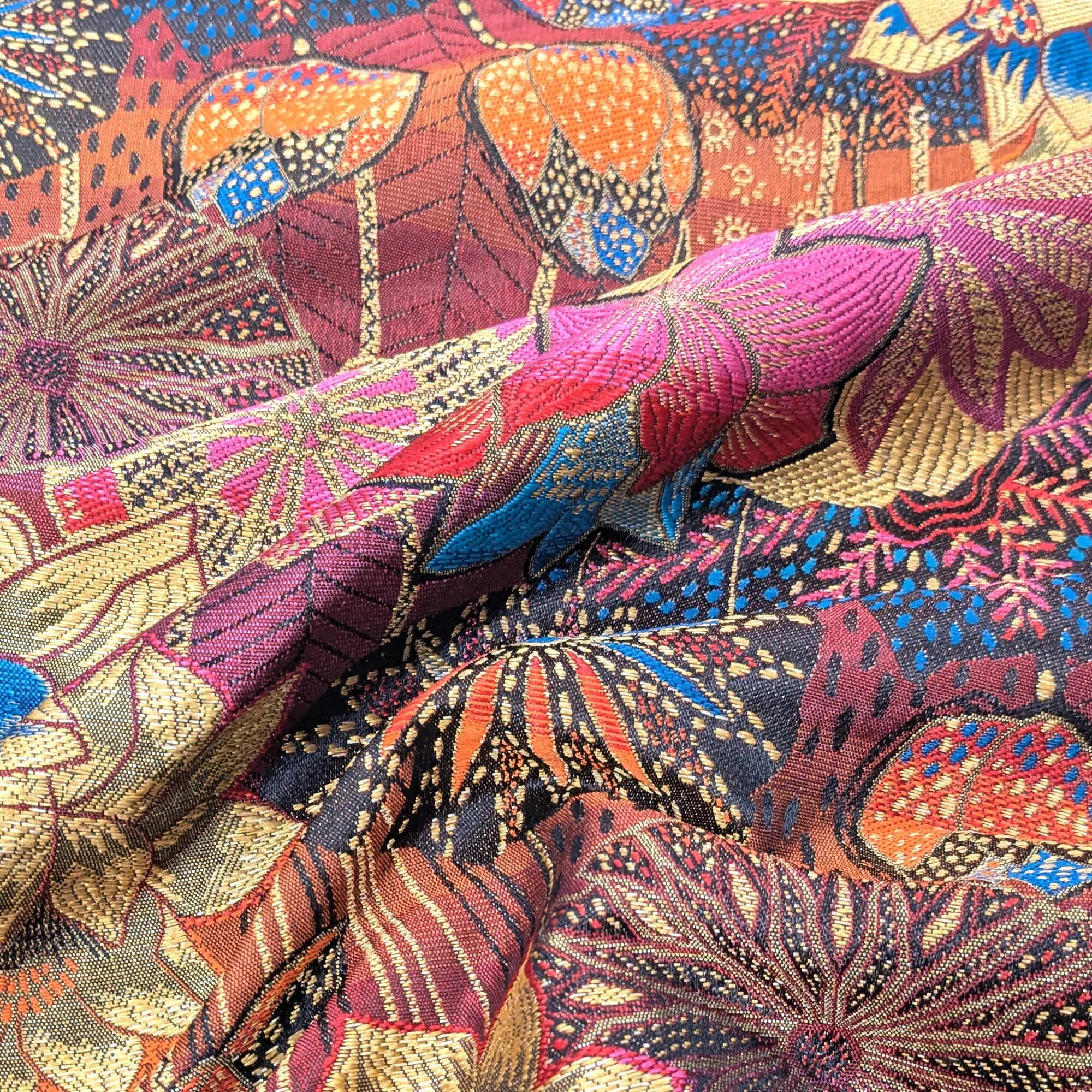 Tissu jacquard polyester 220 g/m² collection OPIUM motif fleurs coloris rouge