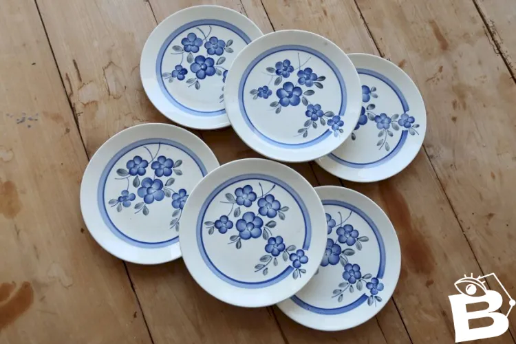 6 assiettes à dessert vintage faience de Gien modèle Nancay motif fleuri bleu peint à la main