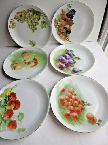6 Belles assiettes allemandes à dessert en porcelaine, signées Bavaria: 6 fruits
