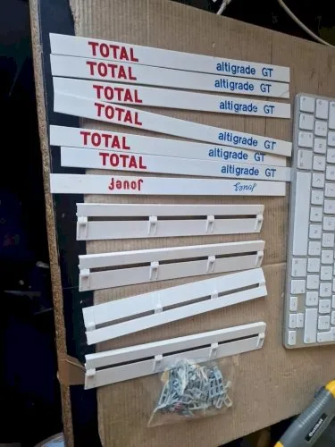 6 Glissières 24.3 cm TOTAL altigrade GT - Jouef + 4 glissières rigides-attaches