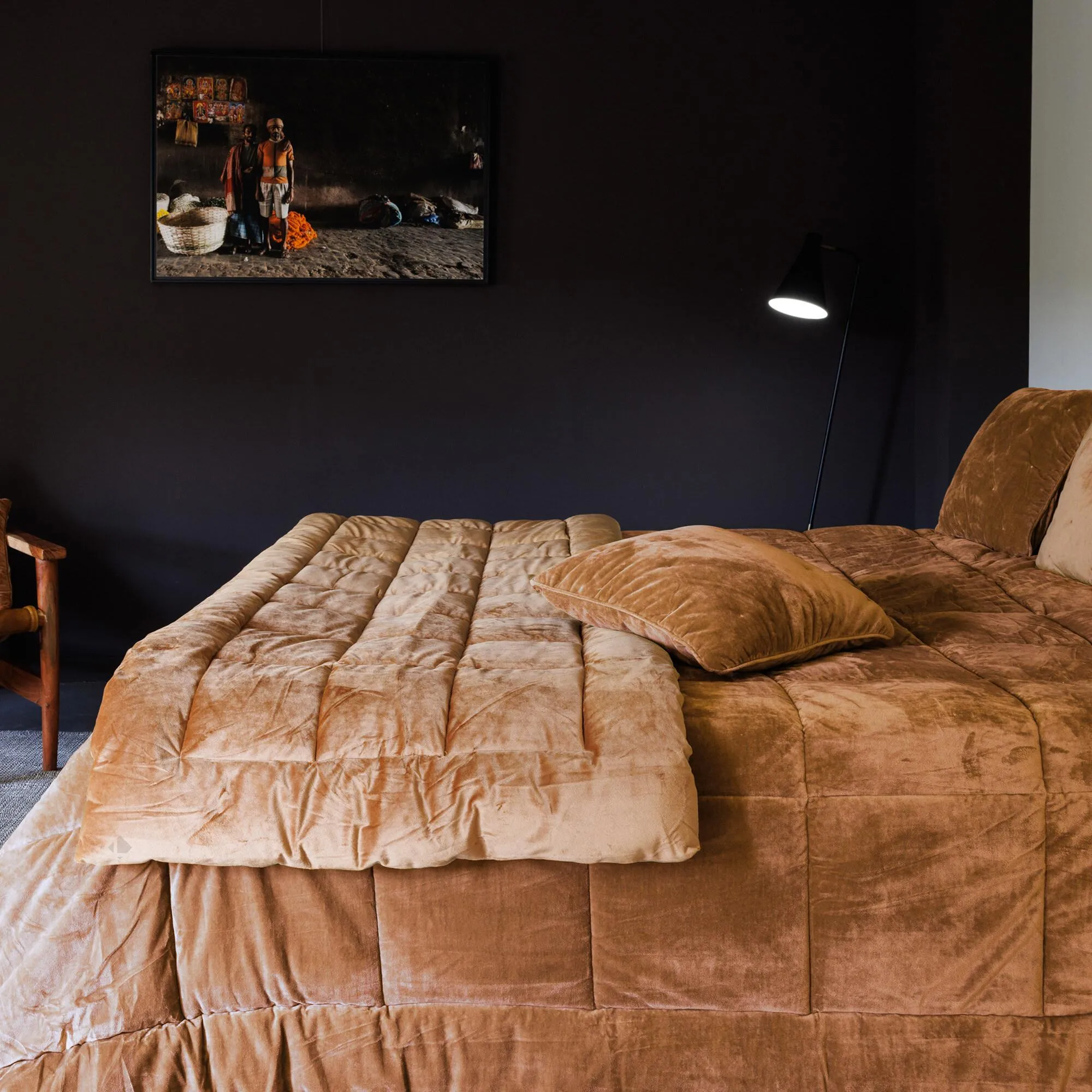 Couvre-lit 220x240 moki en velours de polyester piquage carreau Camel