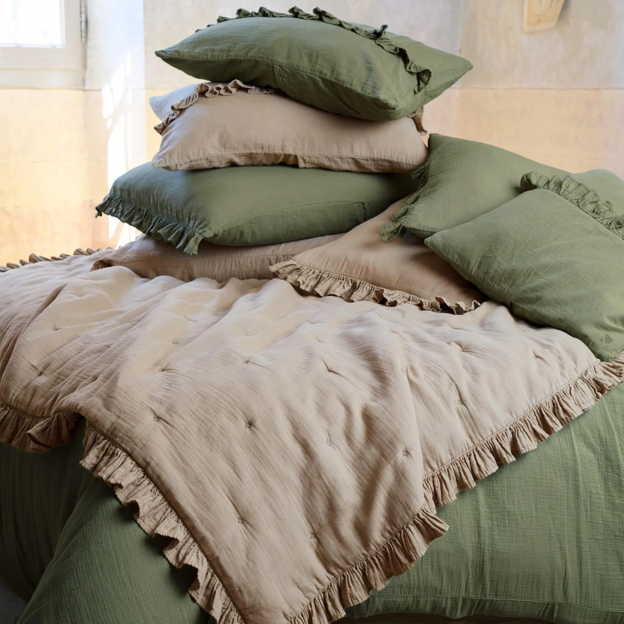 Couverture courtepointe en mousseline de coton 150x150 cm + 5 cm ELZA vert mousse