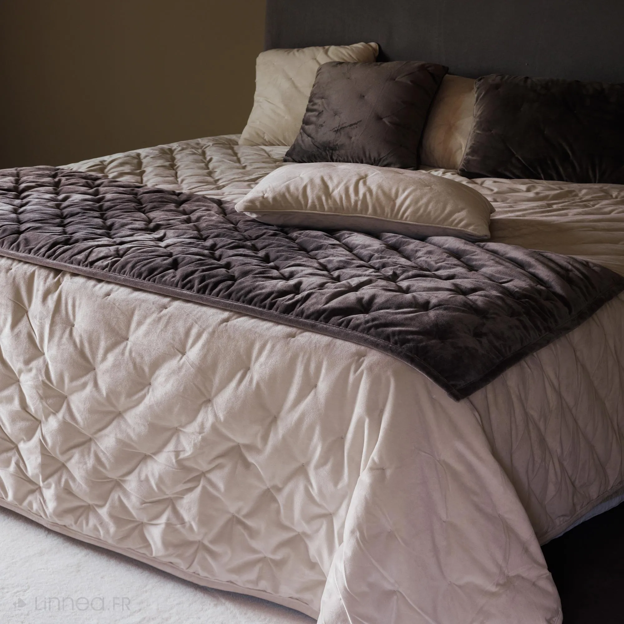 Couvre-lit 180x240 GIPSY velours piquage points brodés blanc Naturel