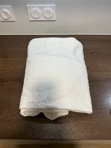 Allerease Housse de Matelas de Luxe – Régulation de Température, Imperméable, Antimicrobien, Ajustement Parfait, Lavable en Machine