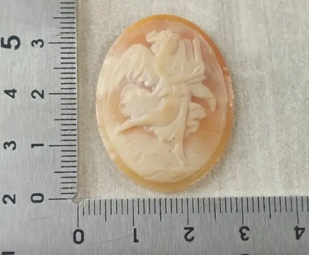 Ancien camée coquille, pour broche, décor femme ange à la harpe