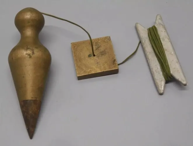 -ANCIEN FIL A PLOMB BRONZE OUTIL ANCIEN COLLECTION OUTILS ANCIENS   D