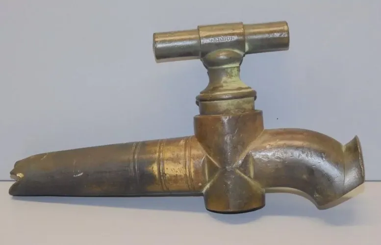 -ANCIEN GROS ROBINET de Fût TONNEAU de CHAI FONTAINE de JARDIN COLLECTION  D
