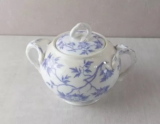 Ancien sucrier, en porcelaine de Sarreguemines