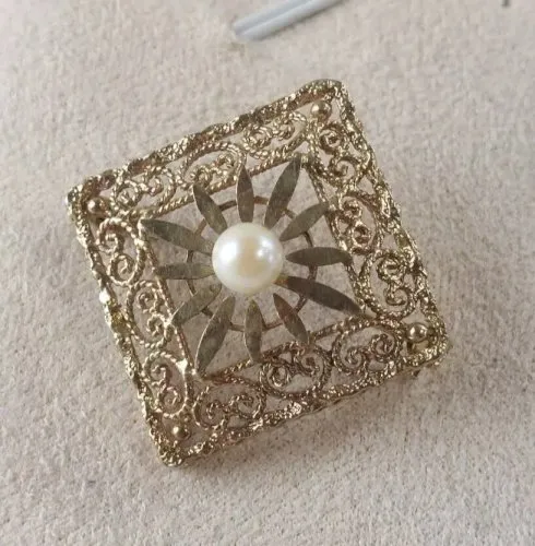 Ancienne broche, en métal doré et perle, Amerikaner