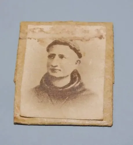 -ANCIENNE RELIQUE PARCELLE DU VETEMENT DU PERE SIMON VALADIER o.f.m RELIGION D