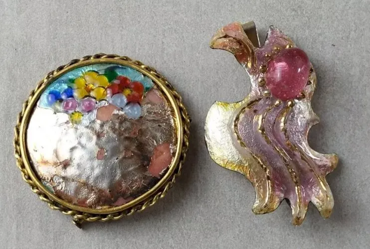 Anciennes broches / pendentif émaillés, Limoges
