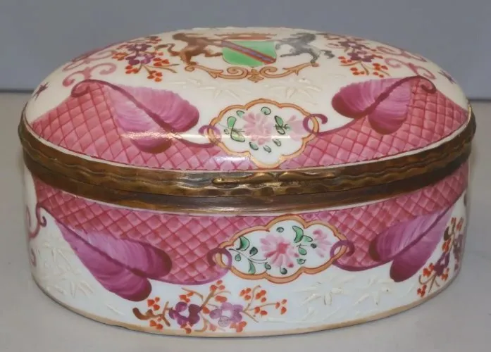 -BELLE ANCIENNE BOITE A BIJOUX PORCELAINE de SAMSON avec rehauts émail  D