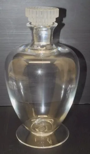 -BELLE ANCIENNE CARAFE signée R. LALIQUE avec son BOUCHON au N° 2 VITRINE   D