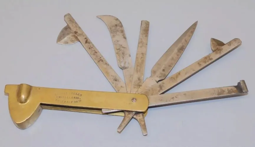 - BELLE ANCIENNE FLAMME VETERINAIRE marquée DUVERT frères COUTELLERIE THIERS  D