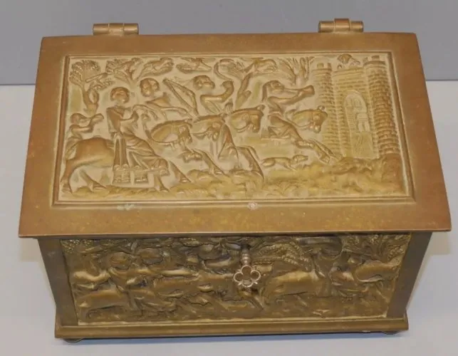 -BELLE CHASSE COFFRET BRONZE XIXe Intérieur NOYER SCENES CHASSE MEDIEVALES  D