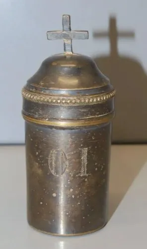 -BOITE à HUILES SAINTES METAL Argenté jus de grenier à nettoyer RELIGION   D