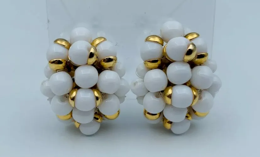 ?BOUCLES D OREILLES FANTAISIES CLIPS PERLES VERRE BLANC 17 GRAMMES W1260