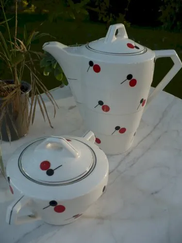 ** cafetière et son sucrier**