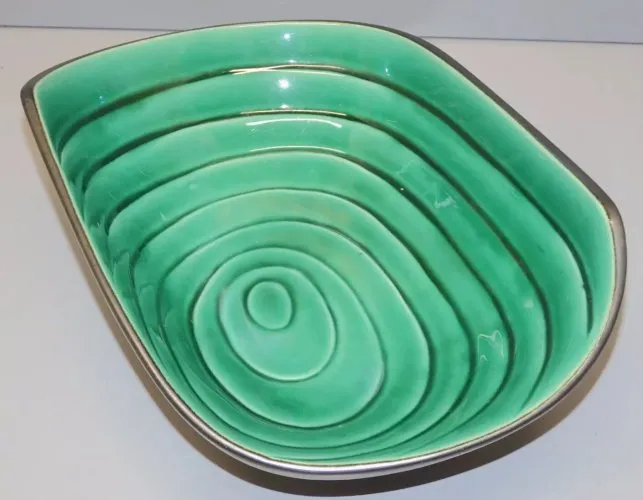 -COUPE COUPELLE MODERNISTE CERAMIQUE NOIRE ET VERTE Signée à déchiffrer  D