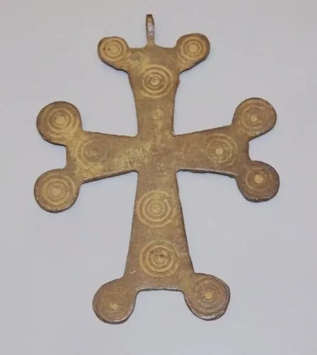 -CROIX ORTHODOXE PENDANT BRONZE A OCELLES EPOQUE BYZANTINE VERS Xe siecle  D