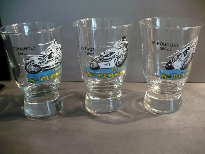 **ensemble de 3 verres sté Pernod sériemoto** années 1970