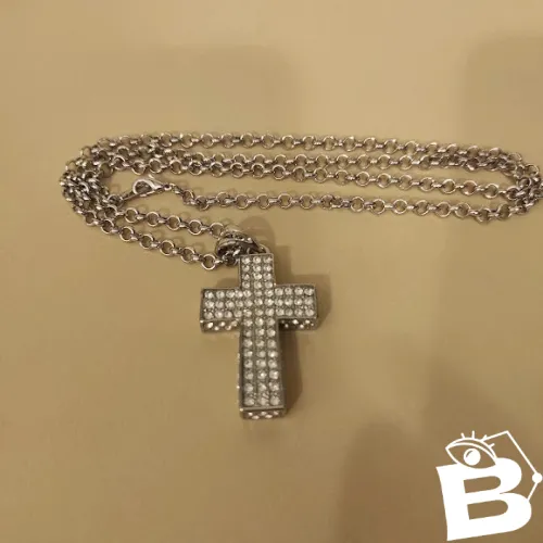 Grande croix en cristal de Swarovski sur chaîne