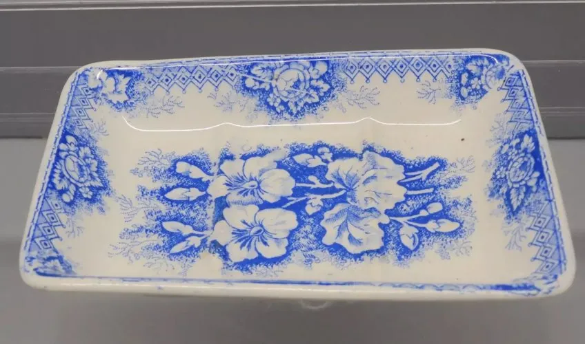 -JOLI PORTE SAVON CERAMIQUE JARDINIERE HAMAGE NORD décor de fleurs bleues  D