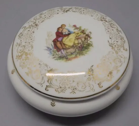 -JOLIE BOITE BONBONNIERE PORCELAINE DE LUXE à décor de Marquis daprès WATTEAU D