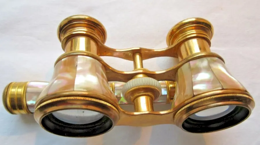 Jumelles de théatre 1930, métal doré et nacre